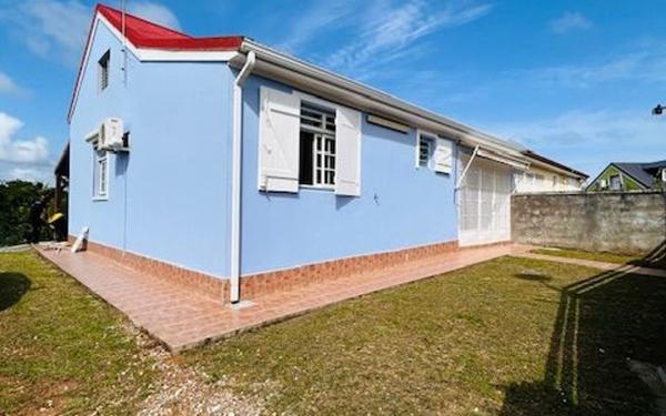 Maison à louer    5 pièces •  Baie-Mahault