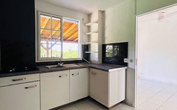 Maison à louer    5 pièces •  Baie-Mahault