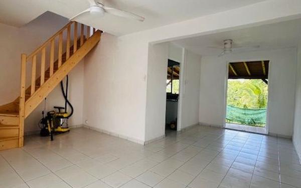 Maison à louer    5 pièces •  Baie-Mahault