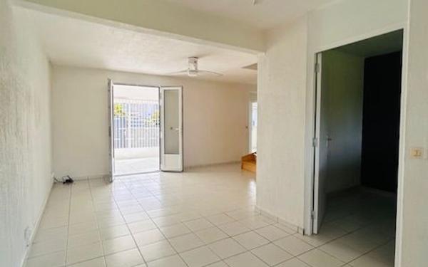 Maison à louer    5 pièces •  Baie-Mahault