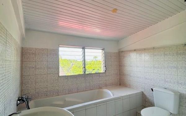 Maison à louer    5 pièces •  Baie-Mahault