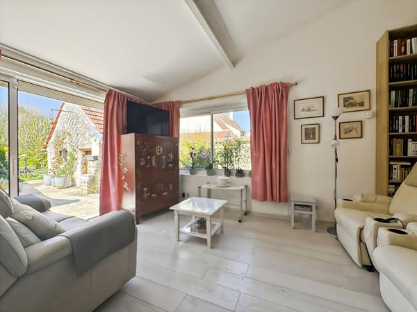 MAISON EN PIERRE AVEC GRANGE, CAVE ET STATIONNEMENT