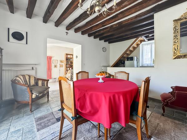 MAISON EN PIERRE AVEC GRANGE, CAVE ET STATIONNEMENT