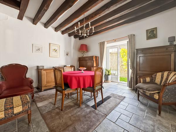 MAISON EN PIERRE AVEC GRANGE, CAVE ET STATIONNEMENT