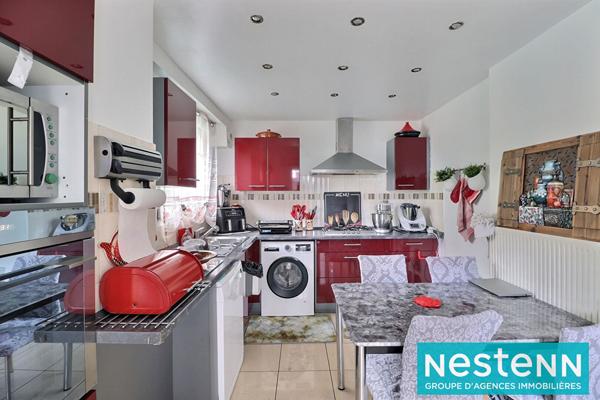 À 5 minutes à pied du métro Gratte-Ciel ? Maison familiale T5 de 123 m² avec cour privative à Villeurbanne