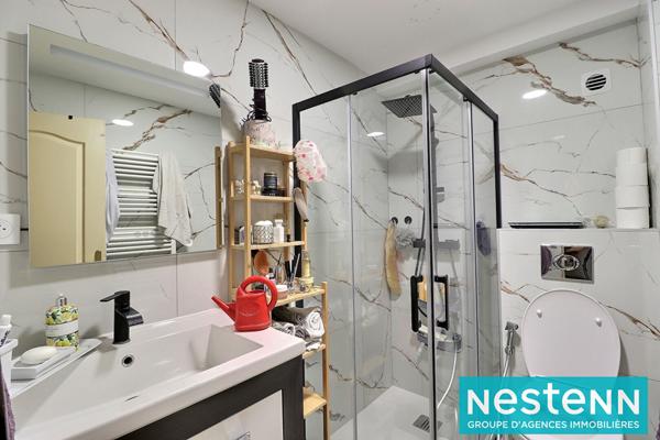 À 5 minutes à pied du métro Gratte-Ciel ? Maison familiale T5 de 123 m² avec cour privative à Villeurbanne