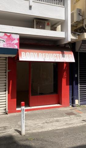 Local Commercial à POINTE-A-PITRE, 97110 - 1 pièce 13m²