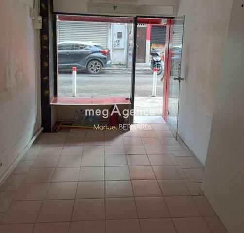 Local Commercial à POINTE-A-PITRE, 97110 - 1 pièce 13m²