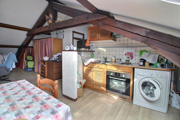 T2 vendu loué, Route de Vienne, dernier étage, petite copropriété entetenue