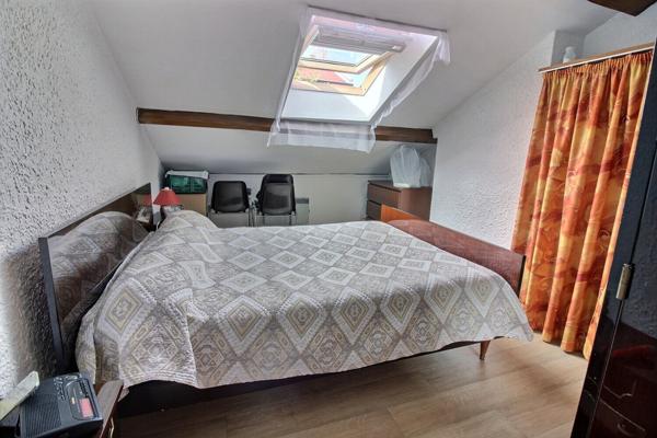 T2 vendu loué, Route de Vienne, dernier étage, petite copropriété entetenue