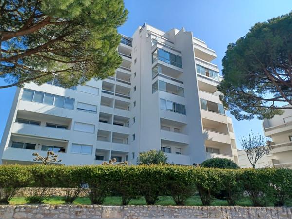 Annexe + appartement + parking