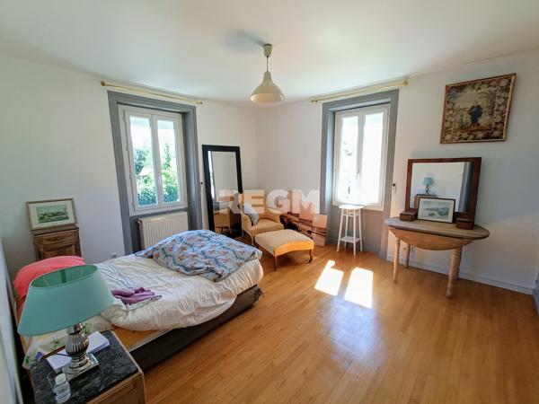 Saint-Astier (24110) Maison Familiale 9 Pièces 231m2 - HYPERCENTRE - Saint Astier