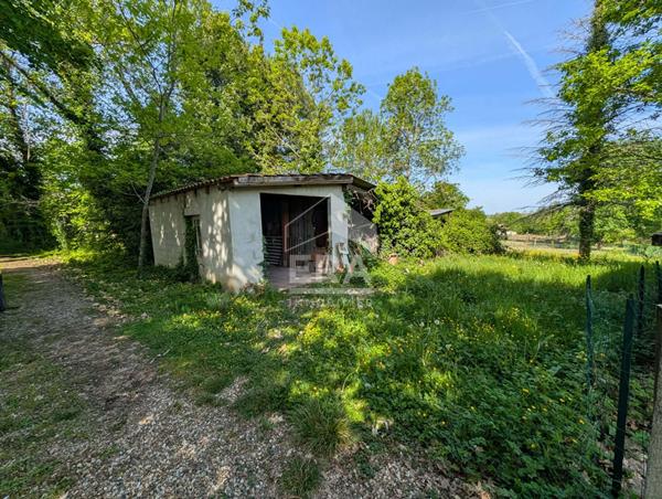 Maison de plain pied à vendre à Montpon-Ménestérol - Calme et Confort sur 3165 m²
