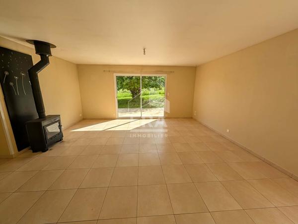 Maison de plain pied à vendre à Montpon-Ménestérol - Calme et Confort sur 3165 m²