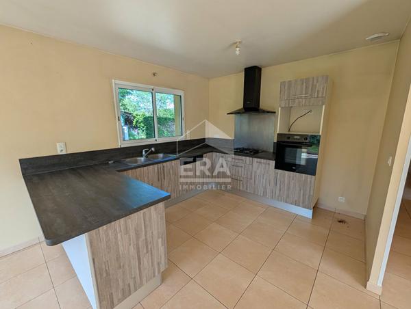 Maison de plain pied à vendre à Montpon-Ménestérol - Calme et Confort sur 3165 m²