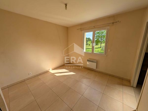 Maison de plain pied à vendre à Montpon-Ménestérol - Calme et Confort sur 3165 m²
