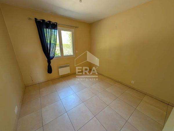 Maison de plain pied à vendre à Montpon-Ménestérol - Calme et Confort sur 3165 m²