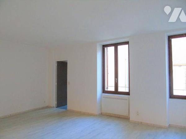 A VENDRE UN APPARTEMENT, dans une résidence sécurisée, située en CENTRE-VILLE D'AVALLON (89200)...