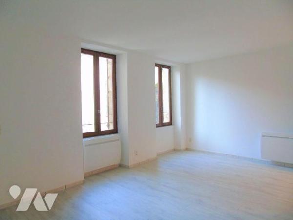 A VENDRE UN APPARTEMENT, dans une résidence sécurisée, située en CENTRE-VILLE D'AVALLON (89200)...