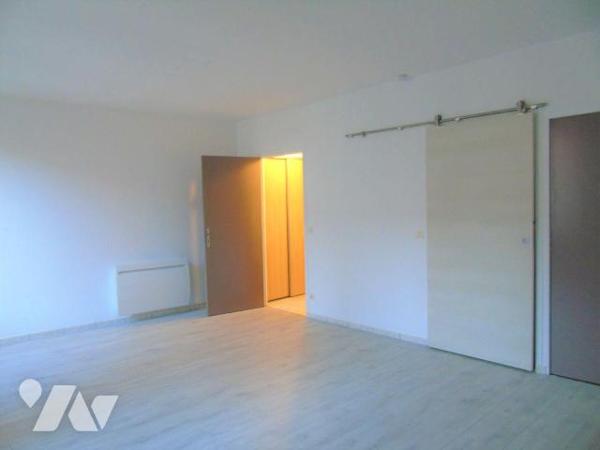 A VENDRE UN APPARTEMENT, dans une résidence sécurisée, située en CENTRE-VILLE D'AVALLON (89200)...