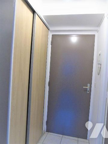 A VENDRE UN APPARTEMENT, dans une résidence sécurisée, située en CENTRE-VILLE D'AVALLON (89200)...