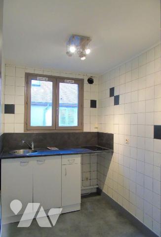 A VENDRE UN APPARTEMENT, dans une résidence sécurisée, située en CENTRE-VILLE D'AVALLON (89200)...
