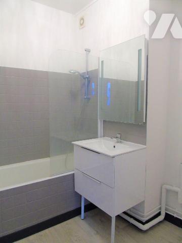 A VENDRE UN APPARTEMENT, dans une résidence sécurisée, située en CENTRE-VILLE D'AVALLON (89200)...