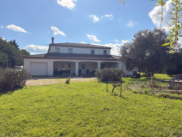 Maison spacieuse, grand terrain de 2830 m2, 3 chambres, garage