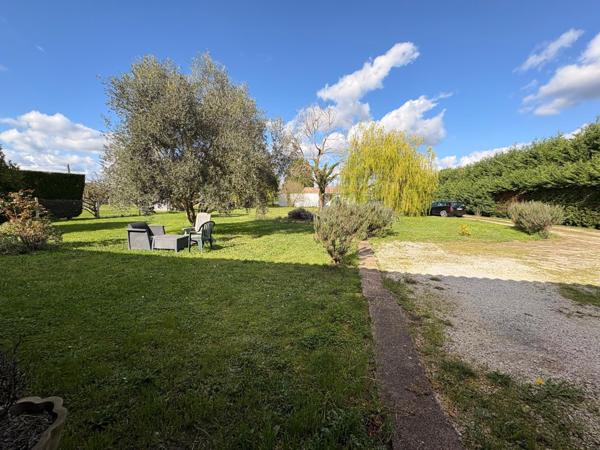 Maison spacieuse, grand terrain de 2830 m2, 3 chambres, garage