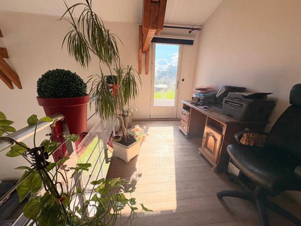 Maison spacieuse, grand terrain de 2830 m2, 3 chambres, garage