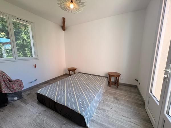 Maison spacieuse, grand terrain de 2830 m2, 3 chambres, garage