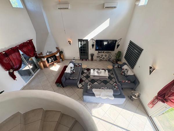 Maison spacieuse, grand terrain de 2830 m2, 3 chambres, garage