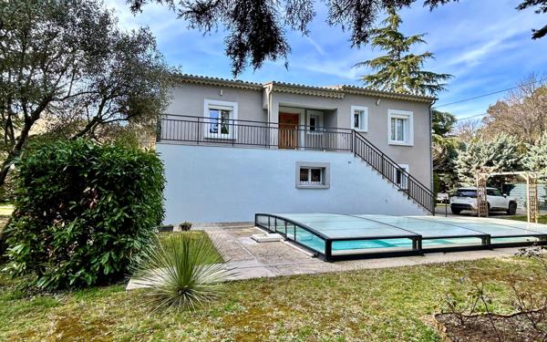 Maison à vendre    6 pièces •  Vaison-la-Romaine