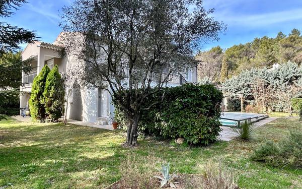 Maison à vendre    6 pièces •  Vaison-la-Romaine