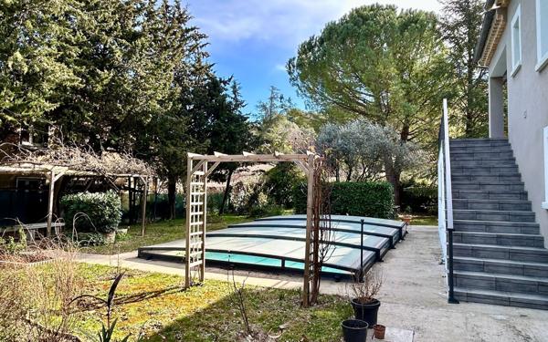 Maison à vendre    6 pièces •  Vaison-la-Romaine