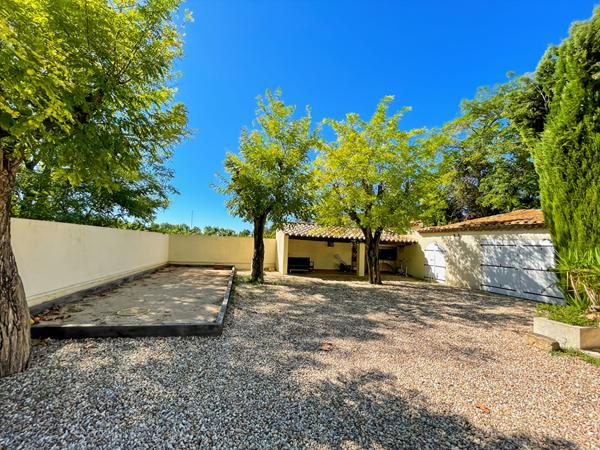 Mas en pierre de caractère  Calme et charme aux portes des Alpilles