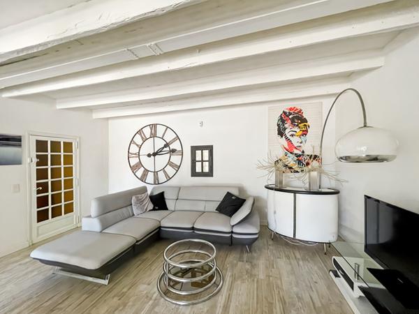 Mas en pierre de caractère  Calme et charme aux portes des Alpilles