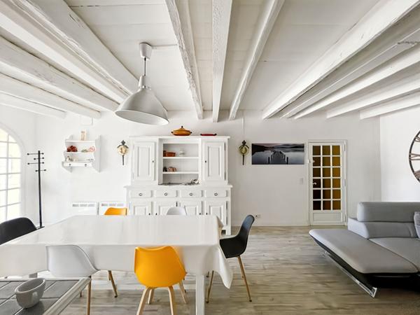 Mas en pierre de caractère  Calme et charme aux portes des Alpilles