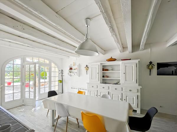 Mas en pierre de caractère  Calme et charme aux portes des Alpilles