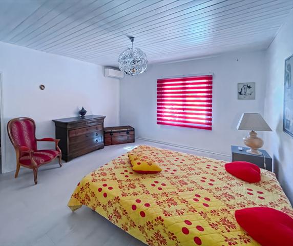 Mas en pierre de caractère  Calme et charme aux portes des Alpilles