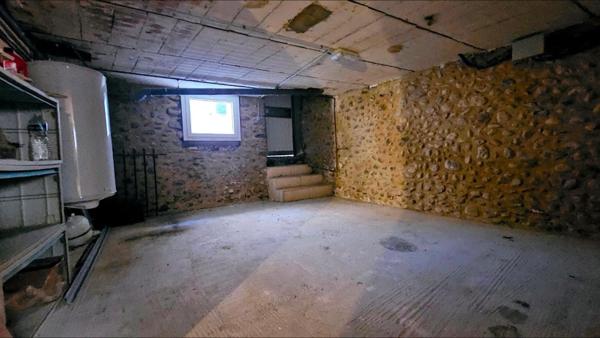 Charmante maison de village de 87 m² avec un ensemble de 3 caves totalisant 52 m²