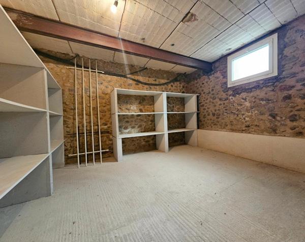 Charmante maison de village de 87 m² avec un ensemble de 3 caves totalisant 52 m²