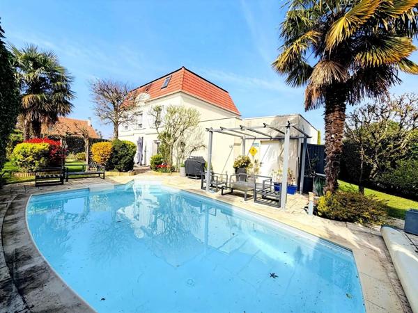 Vente                                                      Maison
                        
                     9 pièces                      198 m2                     à Ozoir-la-Ferrière