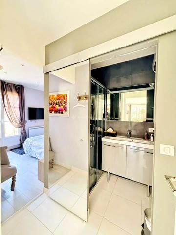 Vente                                                      Maison
                        
                     9 pièces                      198 m2                     à Ozoir-la-Ferrière