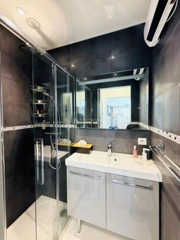 Vente                                                      Maison
                        
                     9 pièces                      198 m2                     à Ozoir-la-Ferrière