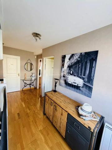 Vente                                                      Maison
                        
                     9 pièces                      198 m2                     à Ozoir-la-Ferrière