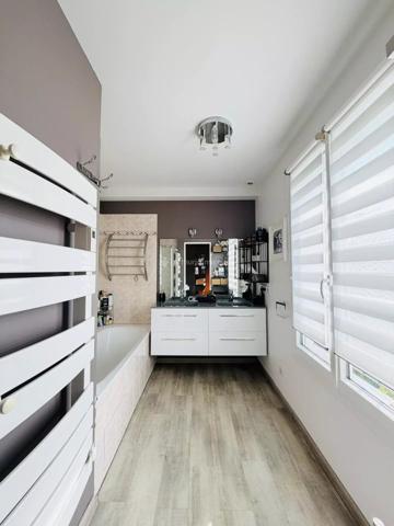 Vente                                                      Maison
                        
                     9 pièces                      198 m2                     à Ozoir-la-Ferrière