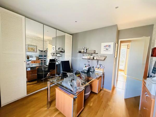 Vente                                                      Maison
                        
                     9 pièces                      198 m2                     à Ozoir-la-Ferrière