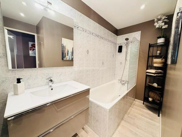 Vente                                                      Maison
                        
                     9 pièces                      198 m2                     à Ozoir-la-Ferrière
