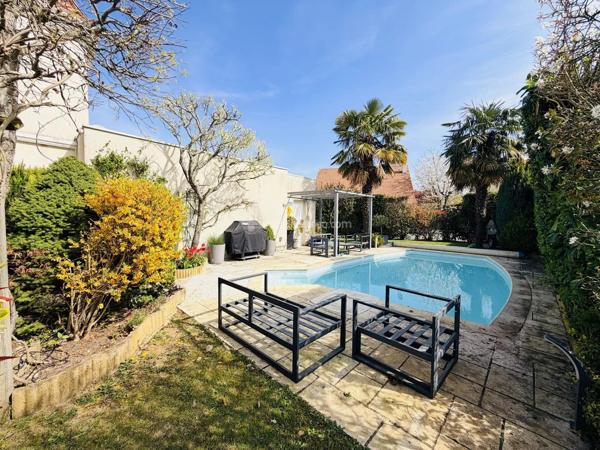 Vente                                                      Maison
                        
                     9 pièces                      198 m2                     à Ozoir-la-Ferrière